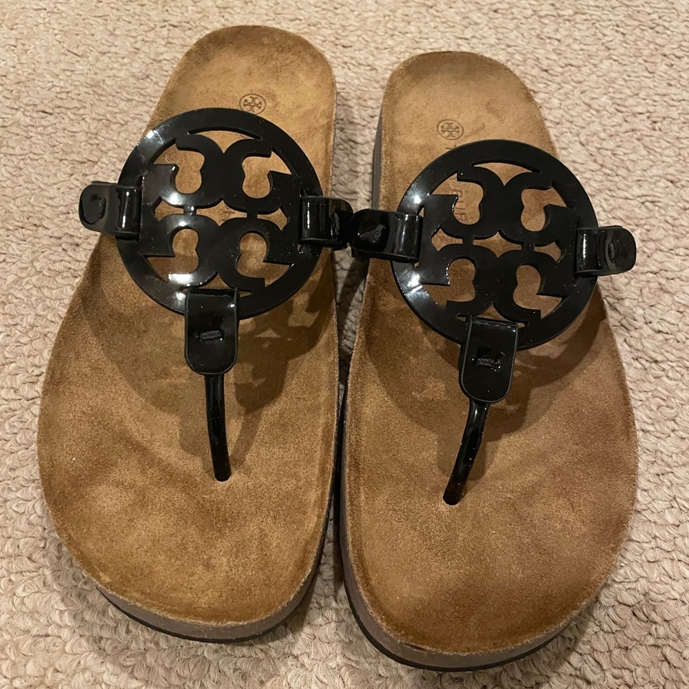 Tory Burch Miller Black Patent Logo Thong Sandals on Tan Footbed- brand new